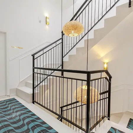 Refined And Practical In Historic Center Of