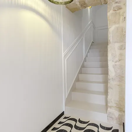 Refined And Practical In Historic Center Of