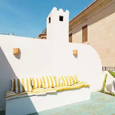 Refined And Practical In Historic Center Of