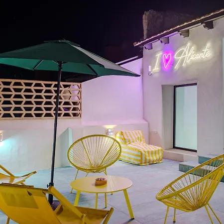 Refined And Practical In Historic Center Of Apartament Alicante