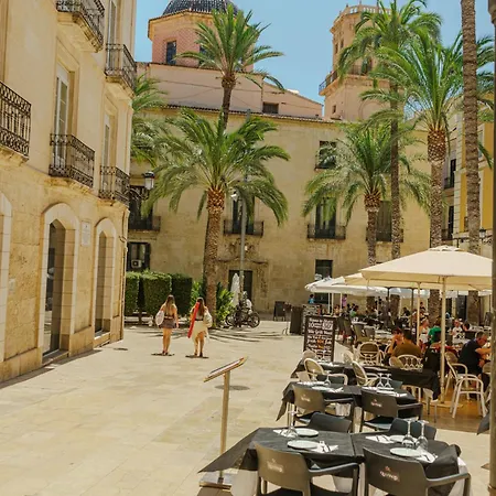 Refined And Practical In Historic Center Of Apartment Alicante